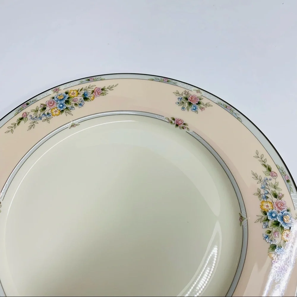 Gorham Weddington 10 5/8 inches dinner plate floral with silver trim Elegant